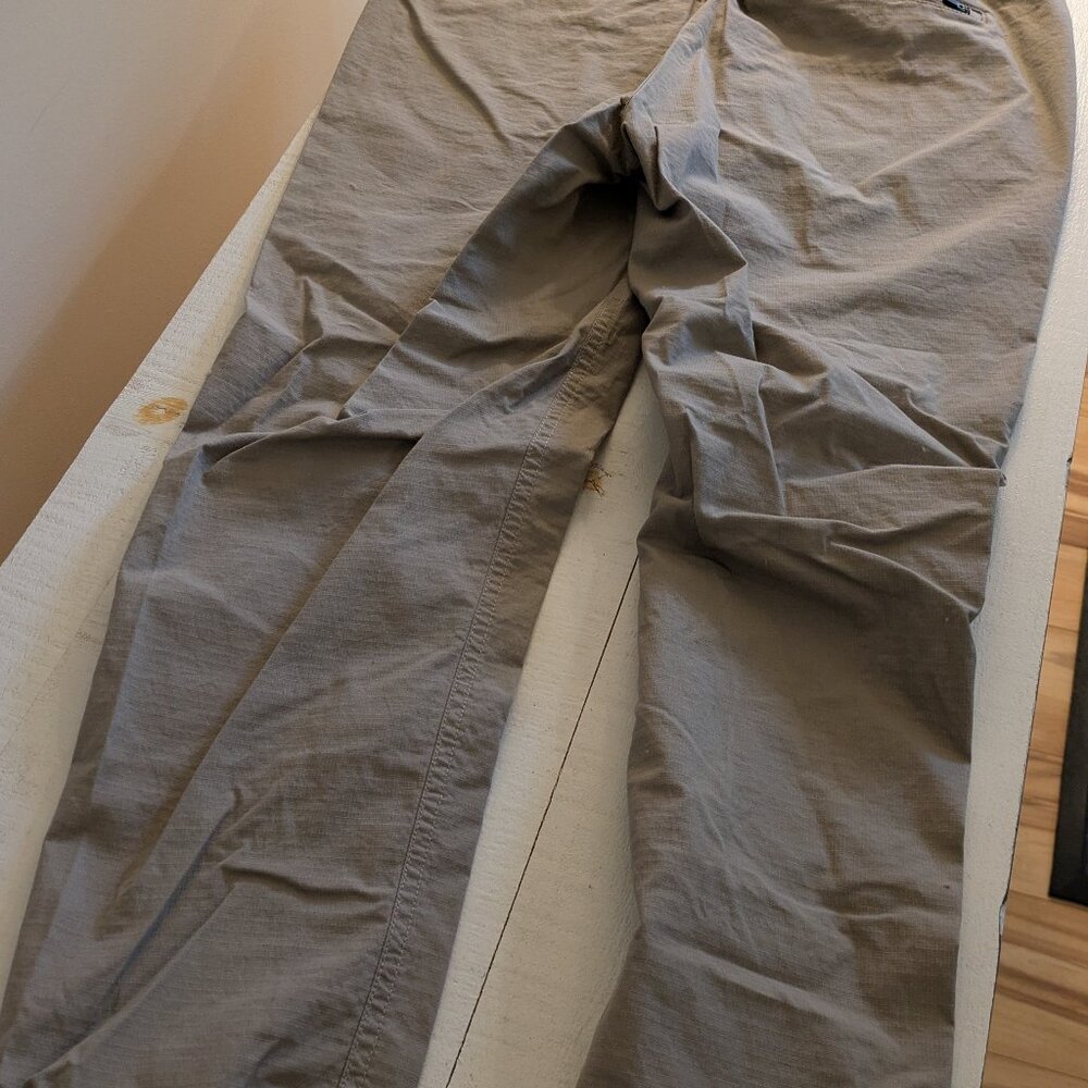 Vuori Mens Vintage Ripstop Pants Size large Color Teak